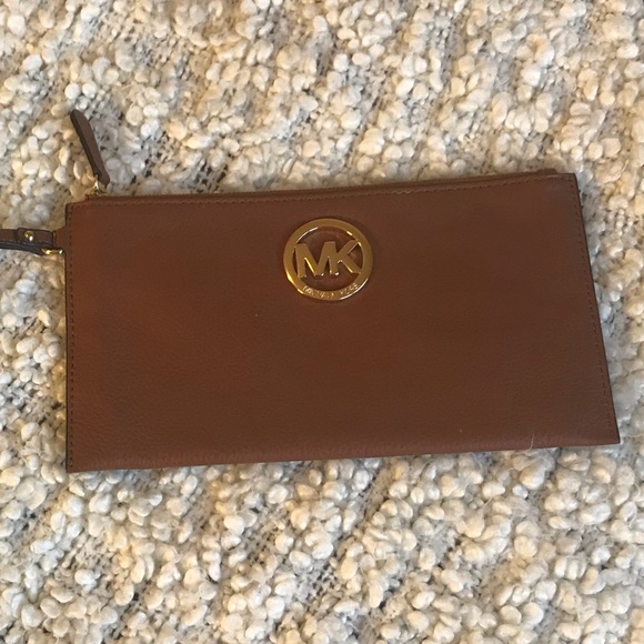 Michael Kors Handbags - Michael Kors Fulton Clutch